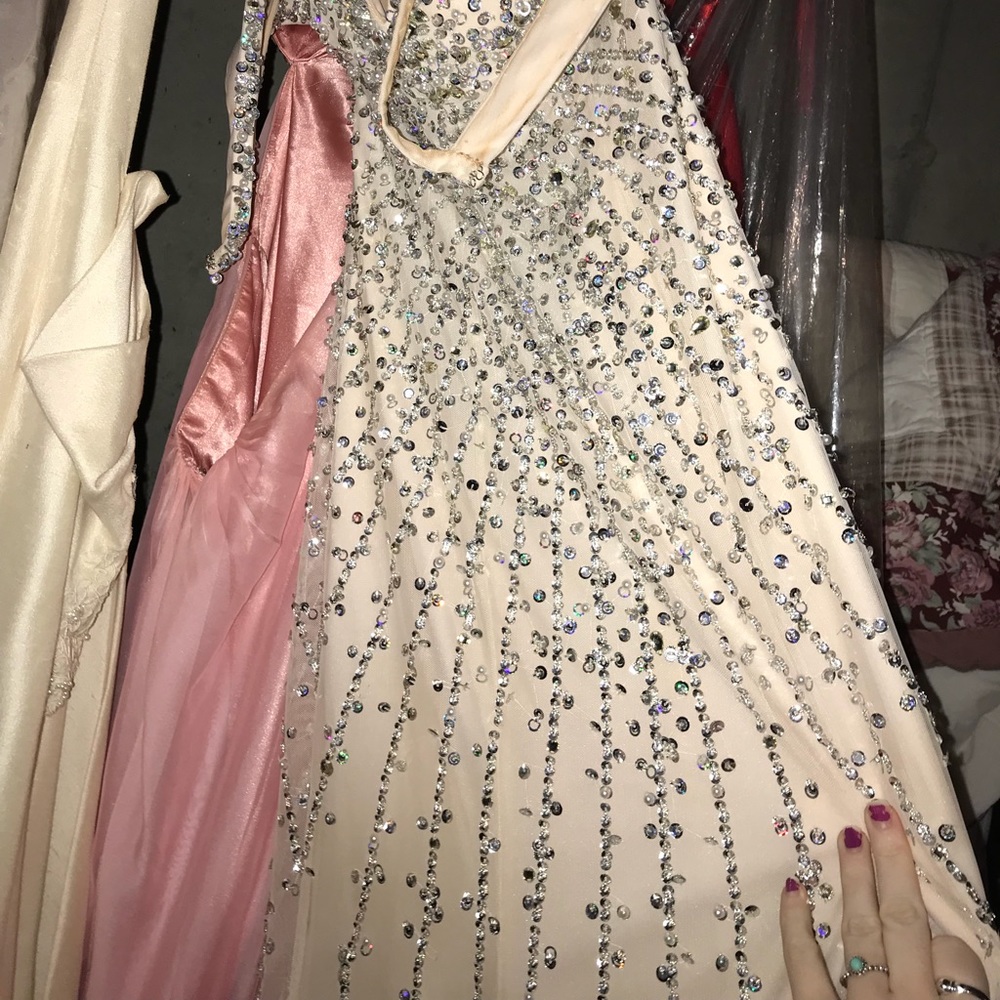 Prom dress - Picture 2 of 5